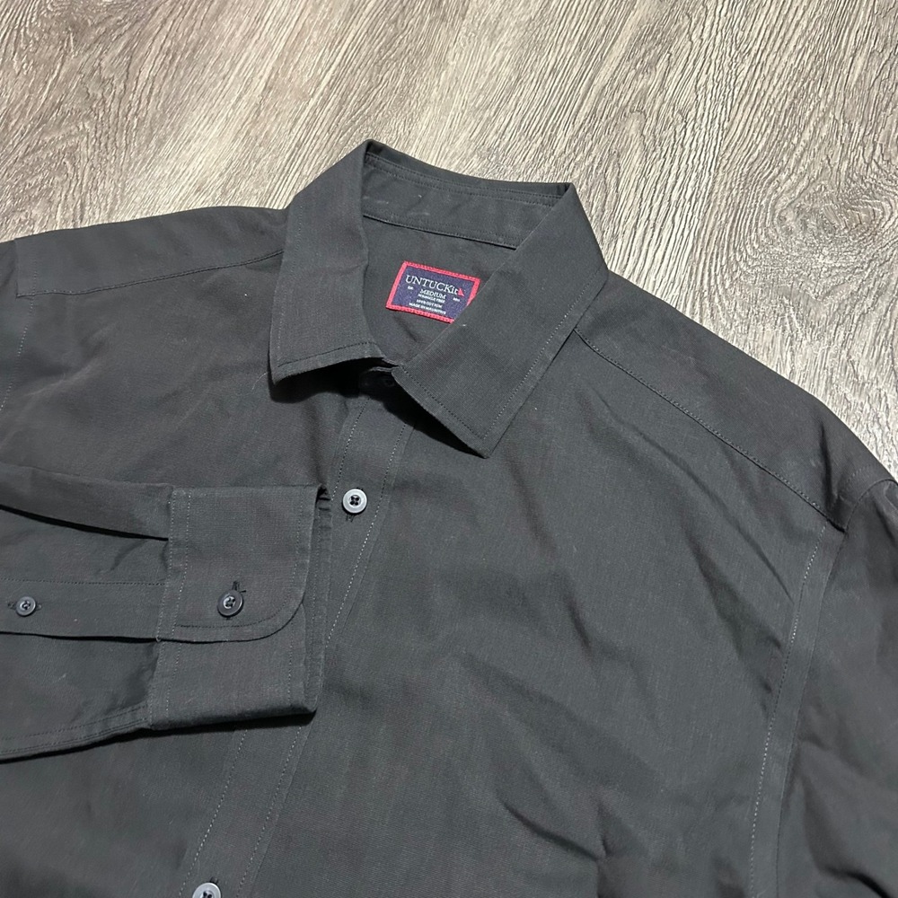 UNTUCKit Button Up Shirt Medium Black Stone Wrinkle Free 31360 Regular Fit